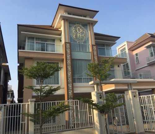 វិឡាឃ្វីនសំរាបលក់ក្នុងបុរីអ័រគីដេរផ្លូវ២០០៤ ទីតាំងក្បែរសួន