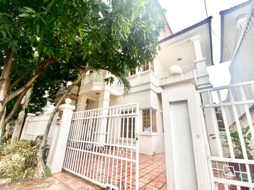 វិឡាភ្លោះសំរាបលក់បន្ទាន់ ក្នុងបុរីពិភពថ្មីត្រពាំងថ្លឹង ជាប់ផ្សារត្រពាំងថ្លឹង