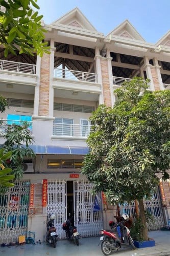 ផ្ទះល្វែងត្រូវការដាក់លក់បន្ទាន់ ទីតាំងក្នុងបុរី ប៉េងហ៊ួតស្ទឹងមានជ័យ ជិតផ្សារស្ទឹងមានជ័យថ្មី