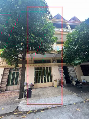 ផ្ទះល្វែងសម្រាប់ជួលនៅ បុរី ប៉េងហួត ភូមិន្ទ