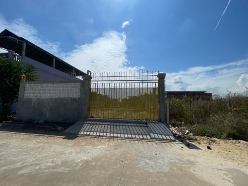 ដីលក់ក្រុងតាខ្មៅក្បែរប្រលានថ្មី