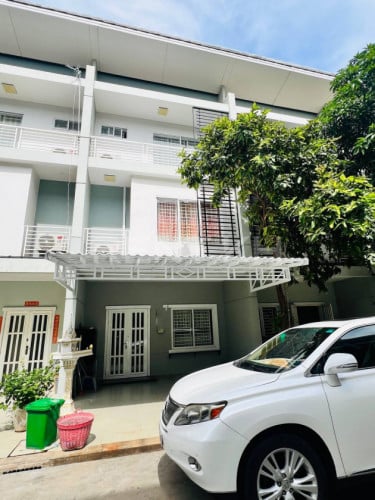 វីឡាកូនកាត់សម្រាប់ជួលនៅបុរីប៉េងហួតដឹស្តាព្រីមៀរ៍