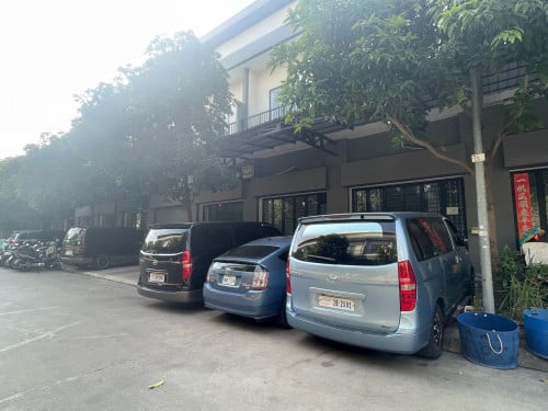 រថយន្ត សំរាប់ជួល