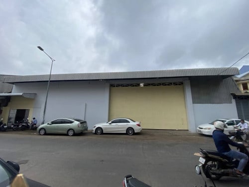 ឃ្លាំងជិតផ្លូវសរឡា