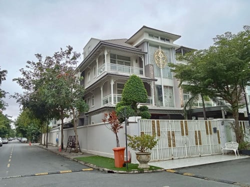 វីឡាភ្លោះកែង ជិតសួនច្បារ សម្រាប់ជួល បុរី អ័រគីដេ 2004 គម្រោងទី2