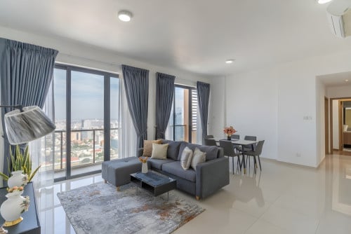 𝐅𝐨𝐫 𝐑𝐞𝐧𝐭: 3-Bedrooms Apartment – Skyline Condo