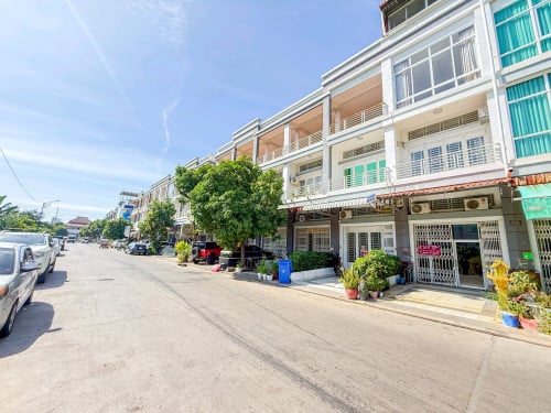 ផ្ទះអាជីវកម្ម លក់បន្ទាន់នៅបុរីពិភពថ្មីឡាសែនសុខ Aeon2