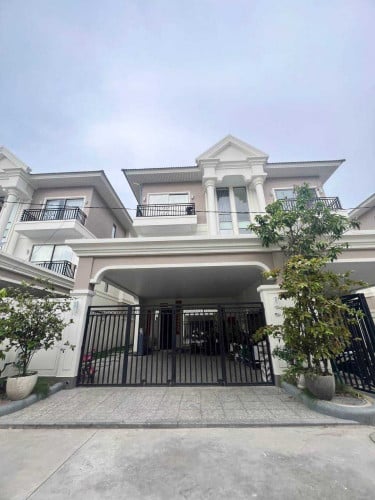 វីឡាភ្លោះBសម្រាប់ជួល នៅក្នុងបុរីប៉េងហួតបឹងស្នោរ