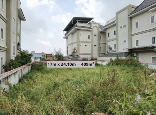 ដីលក់នៅក្នុងបុរីហាយលែនទឹកថ្លា ( Borey Highland )សង្កាត់ភ្នំពេញថ្មី