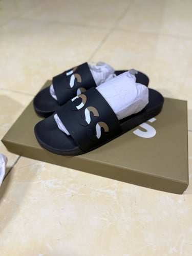 ស្បែកជើងស៊កម៉ាក Boss Original Made In Italy លេខ 41 ឬ 42(ប្រអប់ជើងស្ដើង)