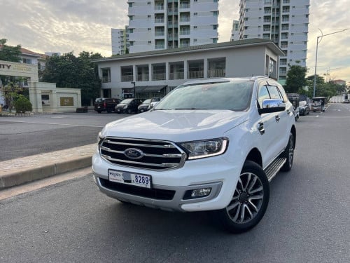 ខ្លាញ់គោ Ford Everest 2021 Bi Tubo Titanium Full