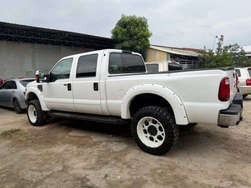 លក់ឡាន Ford F350 ឆ្នាំ08 អត់បូក ម៉ាស៊ូតសុីន