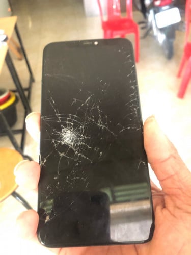 អេក្រង់​ ip 11 pro max សុីនបែកដូចរូប​