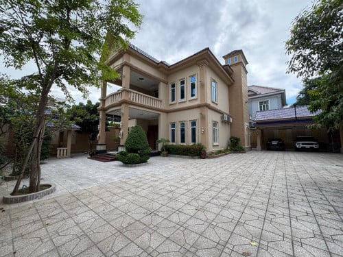 វីឡាសម្រាប់លក់​ នៅជិតសាលាIU ភ្នំពេញថ្មី​ / Villa​ for Sale near IU University, Phnom Penh Thmei