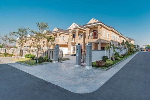 វិឡាទោលកែង ត្រូវការលក់បន្ទាន់ក្នុងបុរី Moontown