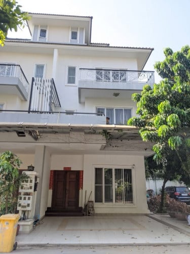 វិឡាកូនកាត់ កែងសំរាប់លក់ក្នុងបុរីភ្នំពេញថ្មីក្រោយបុរីOrkide