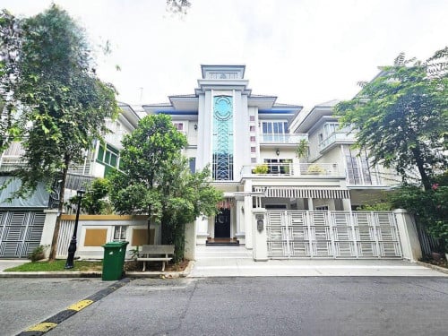 វិឡាឃ្វីន ត្រូវការលក់បន្ទាន់ ក្នុងបុរី Orkide villa