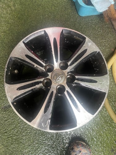 ដាកត្រូវ Prius Camry មាន 4គ្រាប់  ឡៃឡុងចោល