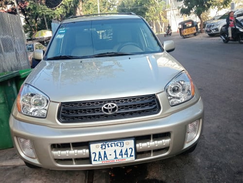 រថយន្តRAV4ពណ៏ទឹកមាស01ប៉ុង1អត់បុកឡានស្អាតលក់8300$តវ៉ា
