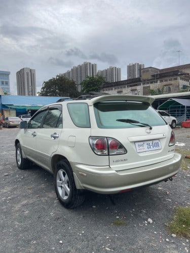 ឡានលក់ RX300 ឆ្នាំ 99 ប៉ុង1