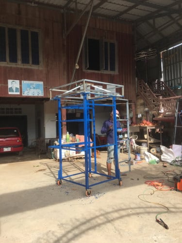 ទទួលកាត់តម្លេីងទូ​ លក់ដូ​ មានសុវត្ថិាព​ មានទ្វា​ មានកង់. Shop counter room