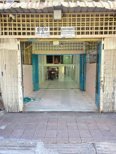 ផ្ទះទីតាំងល្អក្នុងក្រុងក្រោយក្រុមហុនsuzukiពេទ្យចិនជាន់ផ្ទាល់ដីE0