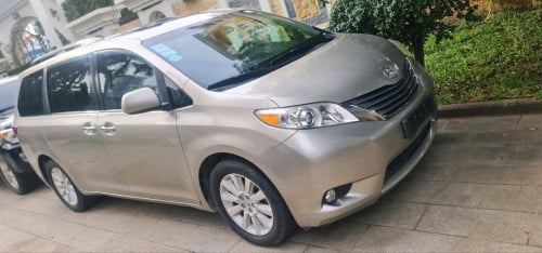 ឡានលក់ Toyota Sienna 015 ពណ៌មាស តម្លៃ45500$