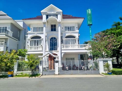 💥វីឡាឃ្វីនកែង ទល់មុខសួនធំ លក់បន្ទាន់ បុរីភ្នំពេញថ្មីអេលើតផាក២