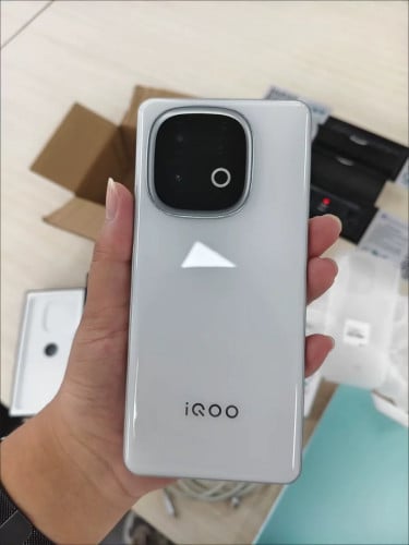 ថ្មី VIVO- iQOO Z10 TURBO PRO