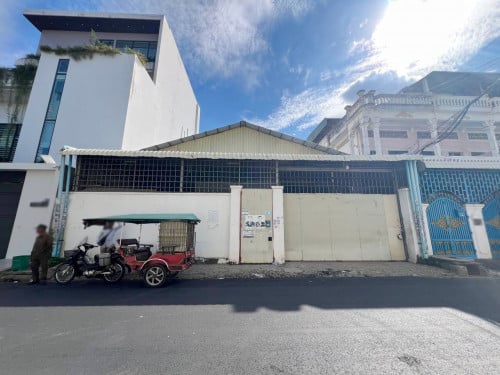 ឃ្លាំង សម្រាប់ជួល នៅបឹងត្របែក | Warehouse for Rent at Beoung Trobaek