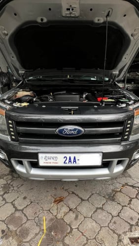 FORD wildtrak 2015 full option​ ​ទឹកថ្នាំនៅសុីន90% ម្ចាស់ដេីម