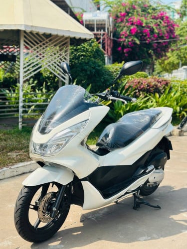 Honda PCX 015 កម្លាំង150cc ម៉ាស៊ីនតាន់ហាប់នែនស្ងាត់ជិះស្រួលមិនលាន់មិនហុយមានពន្ធកាតគ្រឺ