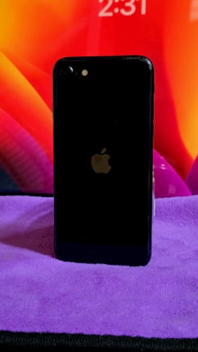 IPhone SE 2022(3rd gen) មួយទឹកនៅសំណុំហ្សុីនណែន