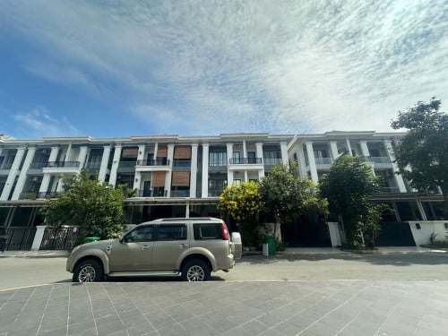 Link Villa (LB) for  Rent at Borey Villa Town 60m Hun Sen 60m