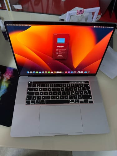 MacBook Pro 16inch core i9 Ram 16G 1T