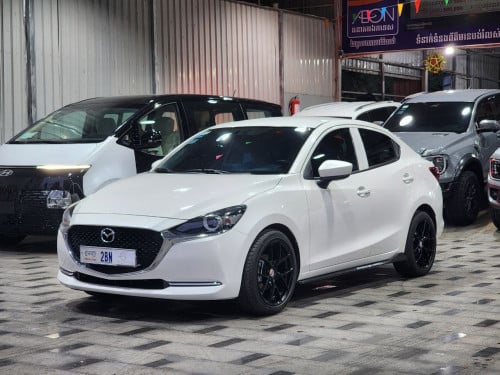 Mazda 2 2022 full options ស្លាយកុងទ័ ពួកស្បែក