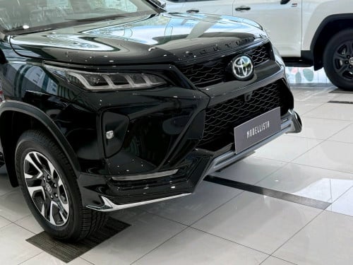 Modellista ពណ៌ខ្មៅមានស្តុក