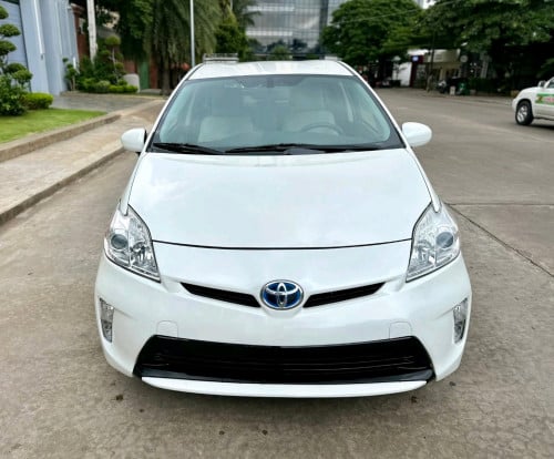 Prius 2013 option 2 up 3 ក្រដាសពន្ធថ្មី 💰តម្លៃ 18300$ ចចារបាន ✅️  ធានា1 ខែ