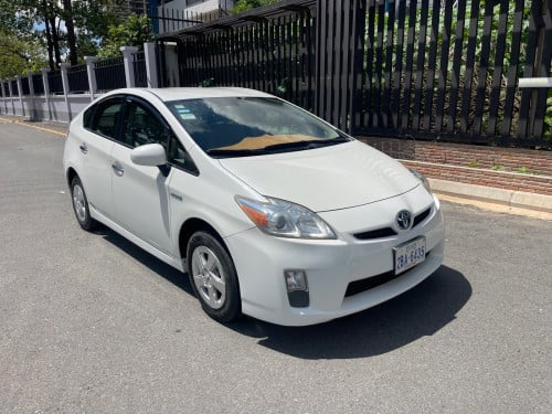 Prius year 2010, option 3 ខាងក្នុងលឿង