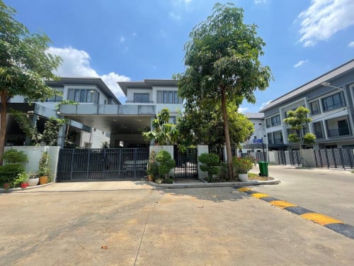 Queen B Corner for sale in Borey Chip Mong 50M