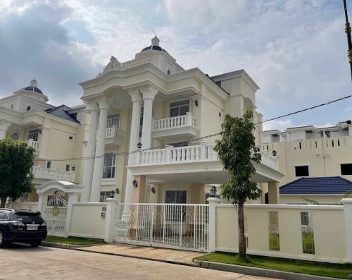 Queen villa for rent in Borey Blue Diamond