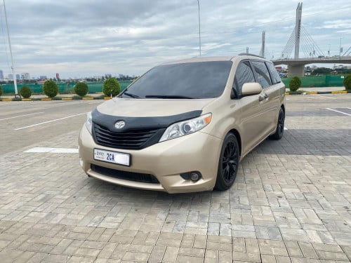 Slenna ឆ្នាំ011 ប្រភេទឡានស្អាត