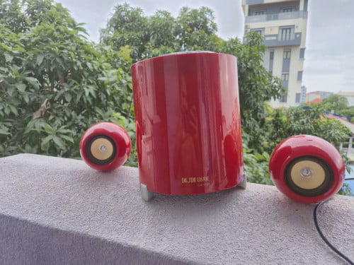 Speaker ប្រើភ្លើង