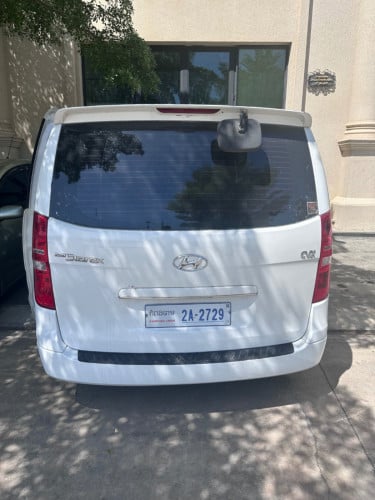 Starex 08 លក់ 10500 ចុះតិចតួច