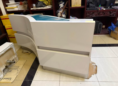 Stylist counter desk