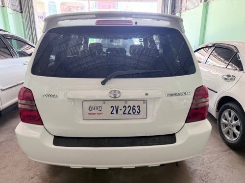 Toyota Highlander 2002 V4 ប៉ុងមួយ កៅអីចុច ប្រភេទឡានមូលសានុំ តុបតែងហើយស្អាត