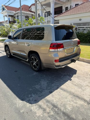 Toyota Land Cruiser 2012 មហាថ្មី