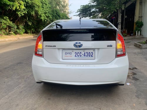 Toyota Prius 2012 Option 2 White #2CC ម្ចាស់ដើម
