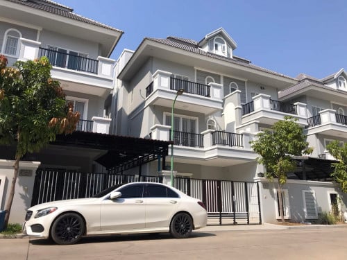 Twin villa for rent in Borey Phnom Penh Thmey