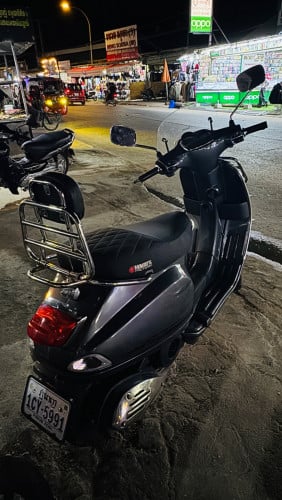 Vespa លក់ប្រញាប់ 1400 ត 150cc